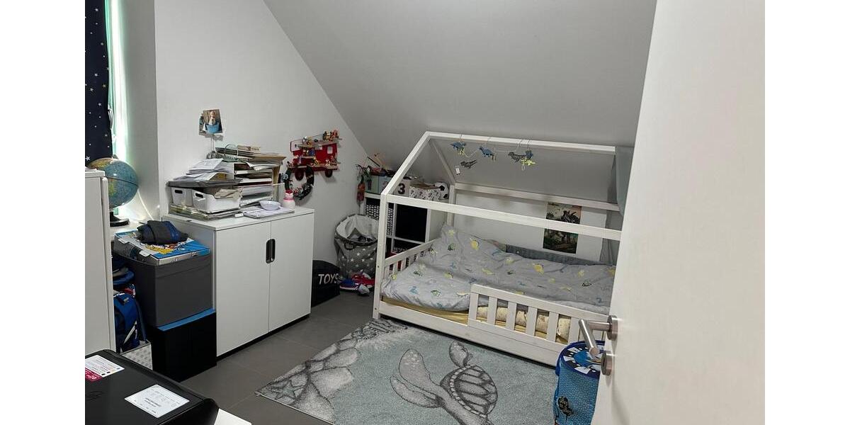 Dachgeschoßwohnung Stollberg (Erzgebirge) - 4 Zimmer, 103 m&sup2;, 892&euro; | Angebot:25510912