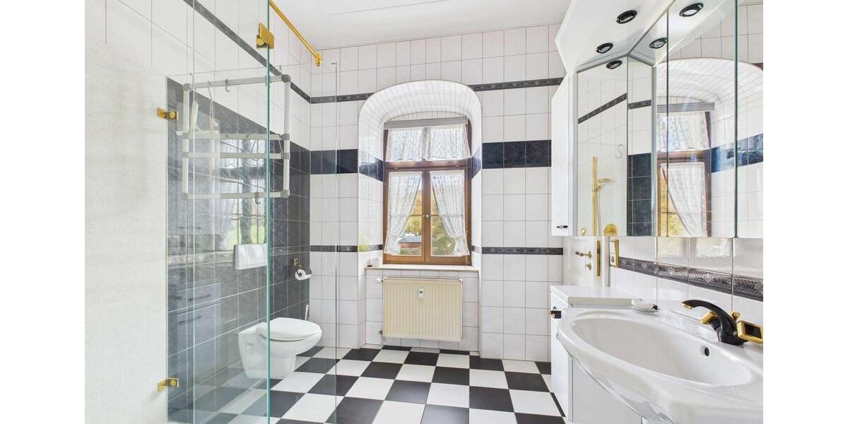 Etagenwohnung Lengenfeld - 3 Zimmer, 161 m&sup2;, 795&euro; | Angebot:23472963