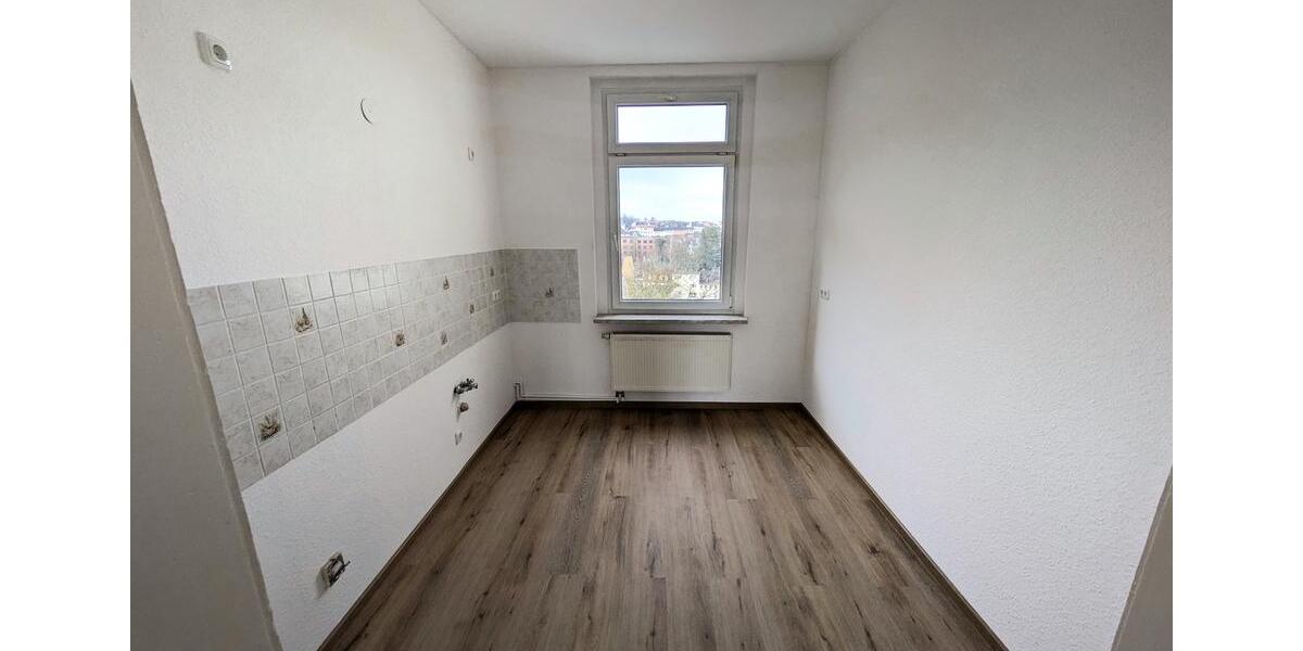 Etagenwohnung Meerane - 3 Zimmer, 85 m&sup2;, 400&euro; | Angebot:25945656