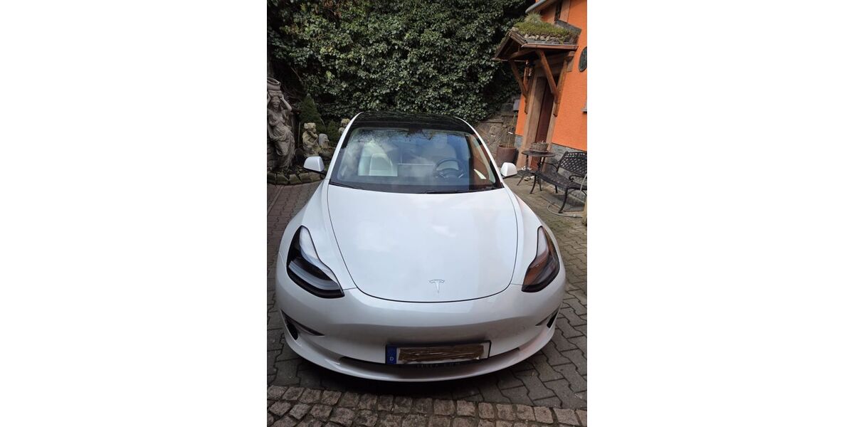 Tesla Model 3 39.365 km 41.900 &euro; Zwickau 08062