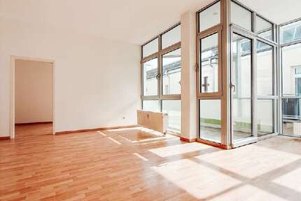 Wohnung Zwickau Innenstadt - 2 Zimmer, 50 m&sup2;, 350&euro; | Angebot:25600692