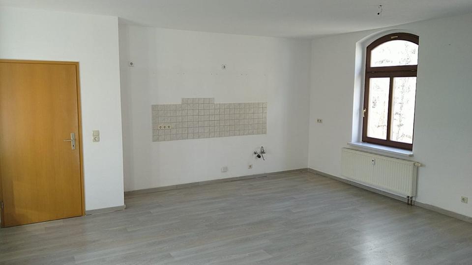Etagenwohnung Reichenbach im Vogtland - 2 Zimmer, 66 m&sup2;, 300&euro; | Angebot:24813984