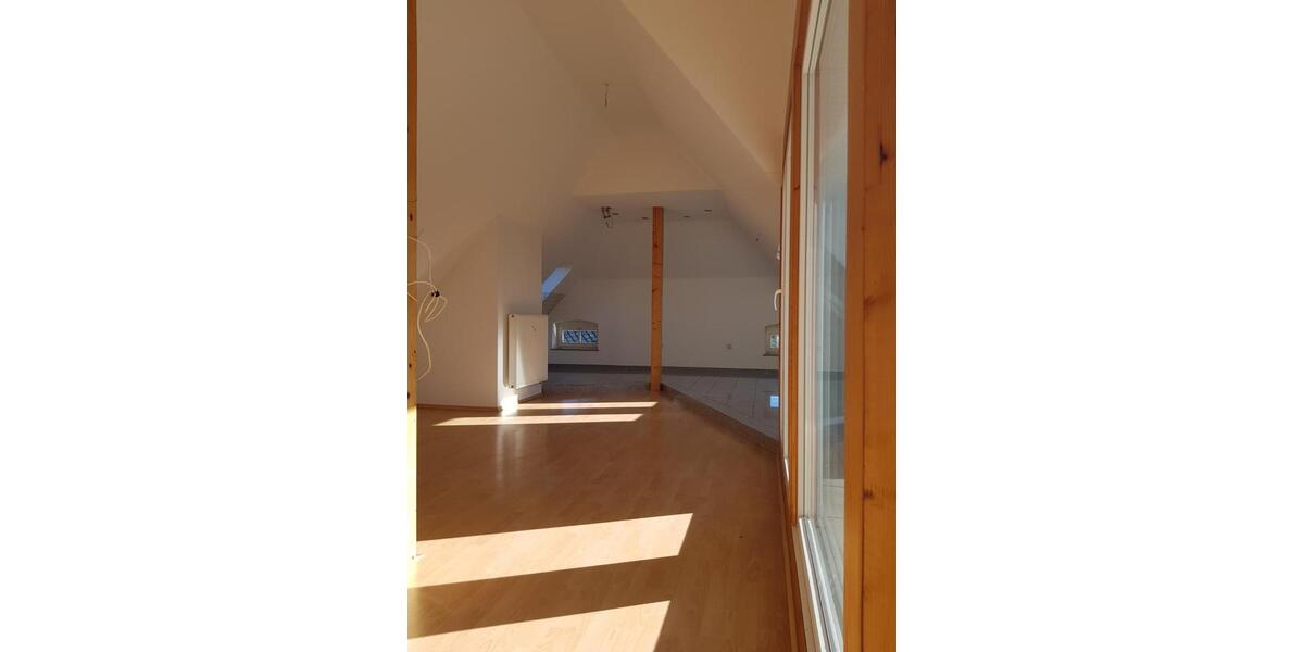 Dachgeschoßwohnung Hohenstein-Ernstthal Ernstthal - 3 Zimmer, 85 m&sup2;, 640&euro; | Angebot:25255010