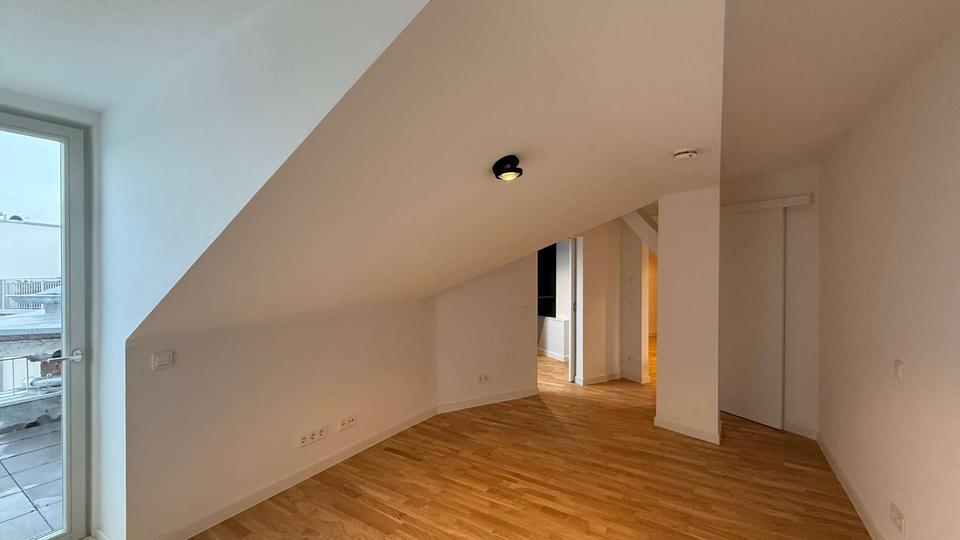 Dachgeschoßwohnung Zwickau - 3 Zimmer, 115 m&sup2;, 1.020&euro; | Angebot:23808992