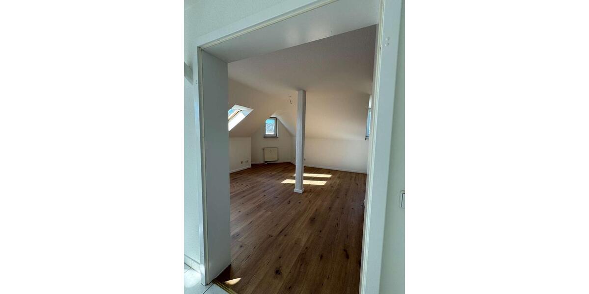 Dachgeschoßwohnung Zwickau - 3 Zimmer, 100 m&sup2;, 500&euro; | Angebot:20146802