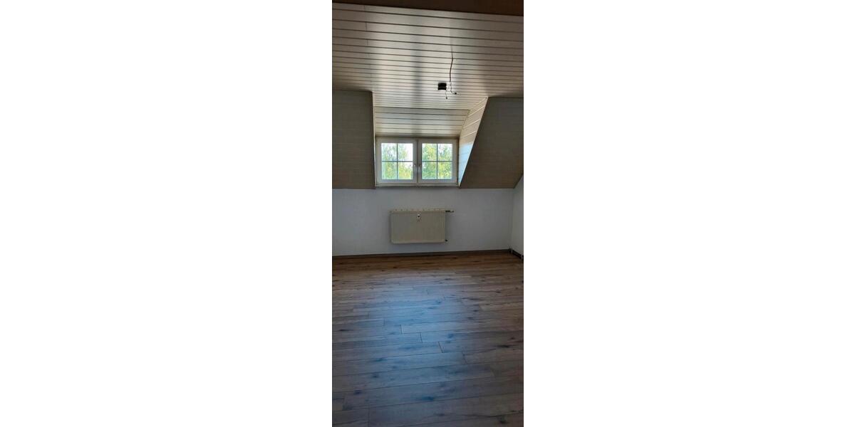 Dachgeschoßwohnung Oelsnitz (Erzgebirge) - 2 Zimmer, 350&euro; | Angebot:22129307