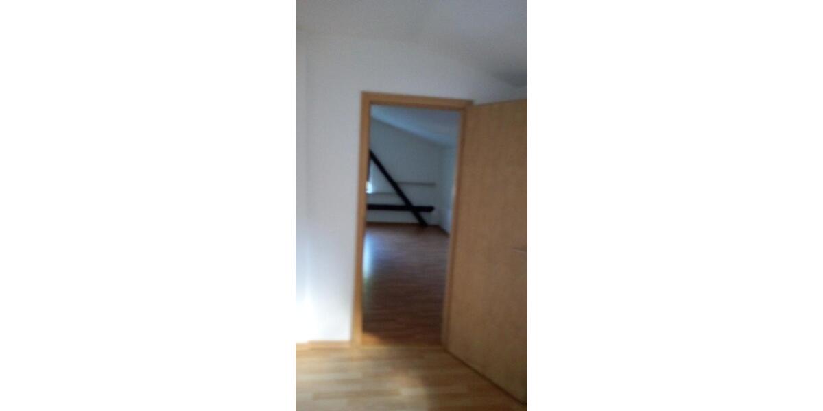 Dachgeschoßwohnung Glauchau - 2 Zimmer, 50 m&sup2;, 300&euro; | Angebot:25432917