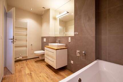 Wohnung Zwickau - 4 Zimmer, 140 m&sup2;, 980&euro; | Angebot:23869246