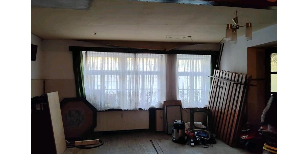 Etagenwohnung Auerbach - 4 Zimmer, 150 m&sup2;, 300&euro; | Angebot:25633440