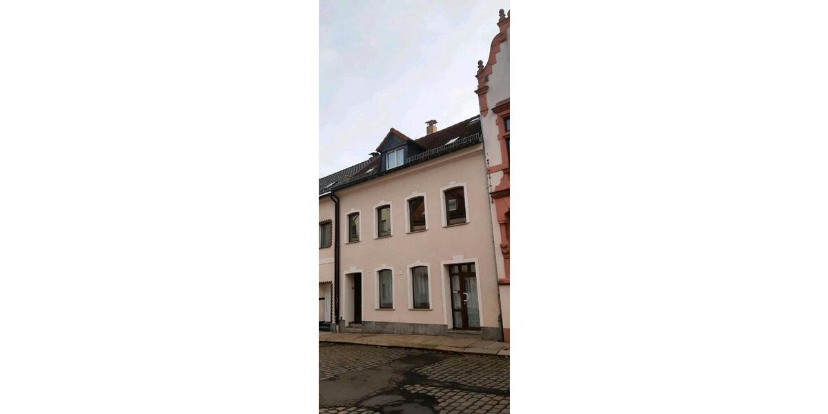 Reihenhaus Crimmitschau - 8 Zimmer, 140 m&sup2;, 79.000&euro; | Angebot:26262585