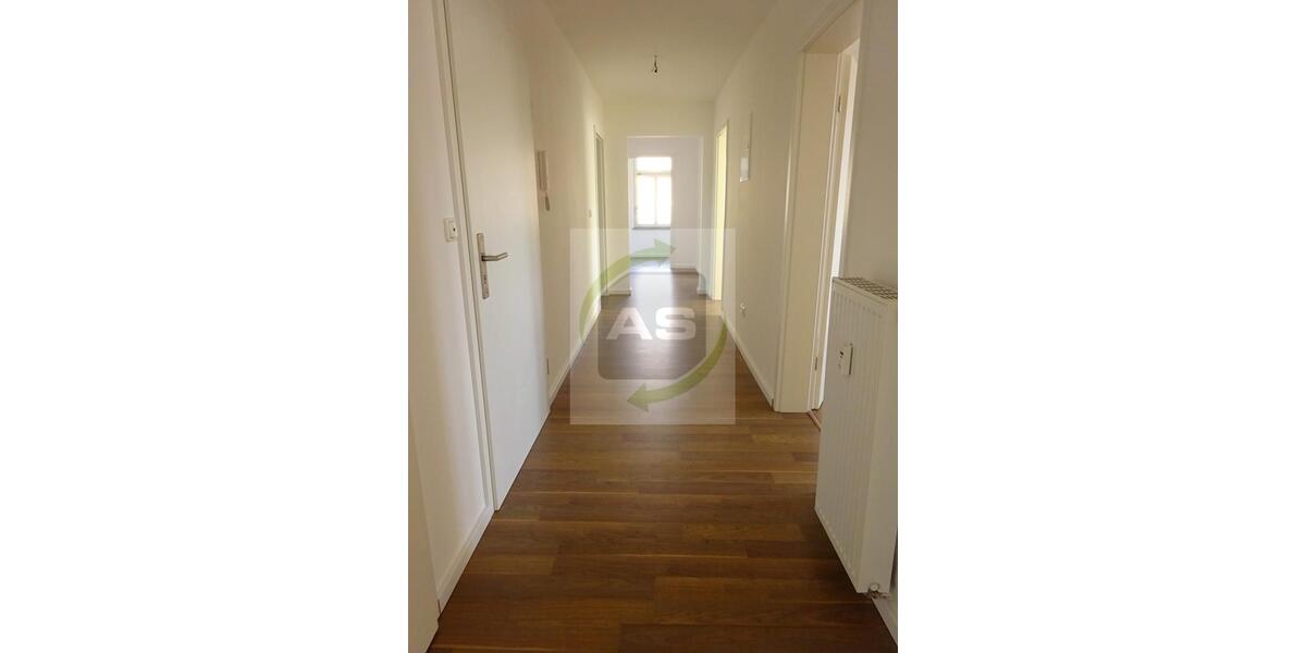 Dachgeschoßwohnung Zwickau - 5 Zimmer, 133 m&sup2;, 950&euro; | Angebot:23792815