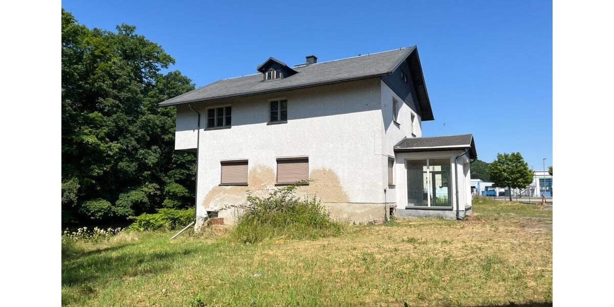 Einfamilienhaus Aue-Bad Schlema Bad Schlema - 6 Zimmer, 295 m&sup2;, 145.000&euro; | Angebot:25942403