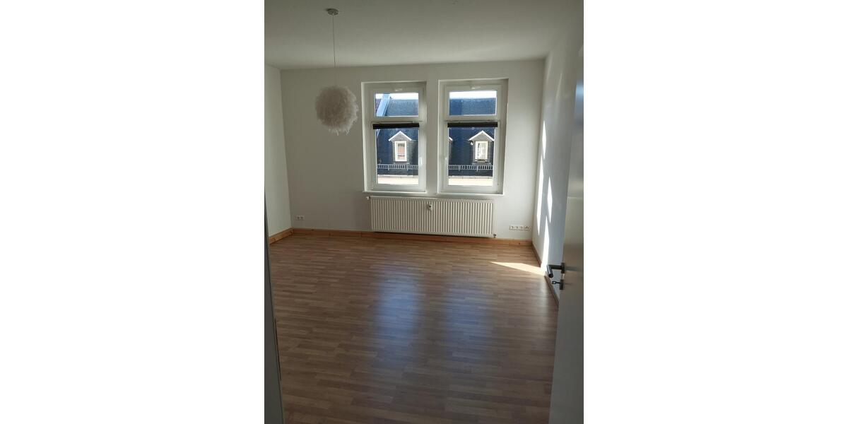Etagenwohnung Glauchau - 3 Zimmer, 84 m&sup2;, 495&euro; | Angebot:25631643