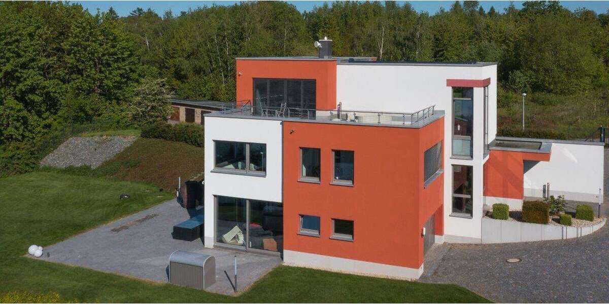 Luxuriöse und moderne Bauhausvilla als Praxis oder Bürohaus - Gewerbeobjekt Schneeberg | Angebot:26001542