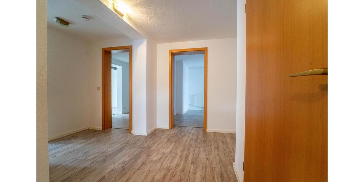 Dachgeschoßwohnung Limbach-Oberfrohna Oberfrohna - 4 Zimmer, 91 m&sup2;, 546&euro; | Angebot:25053007
