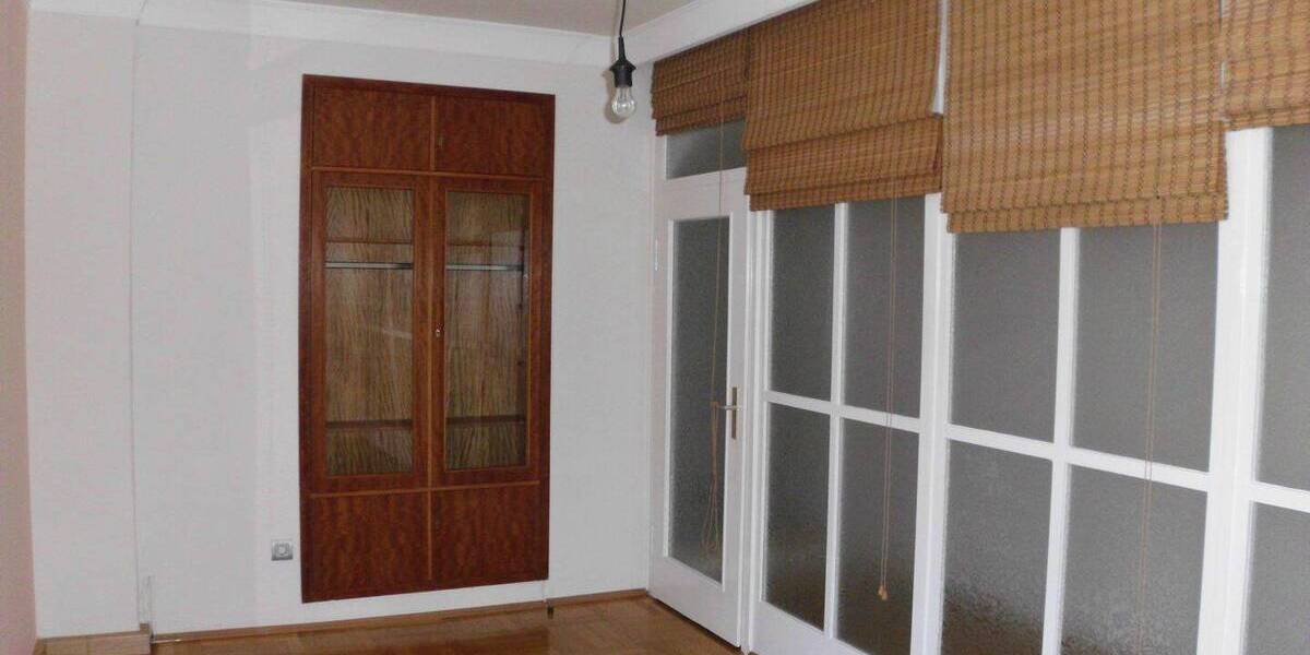 Etagenwohnung Zwickau Innenstadt - 3 Zimmer, 132 m&sup2;, 925&euro; | Angebot:25880935