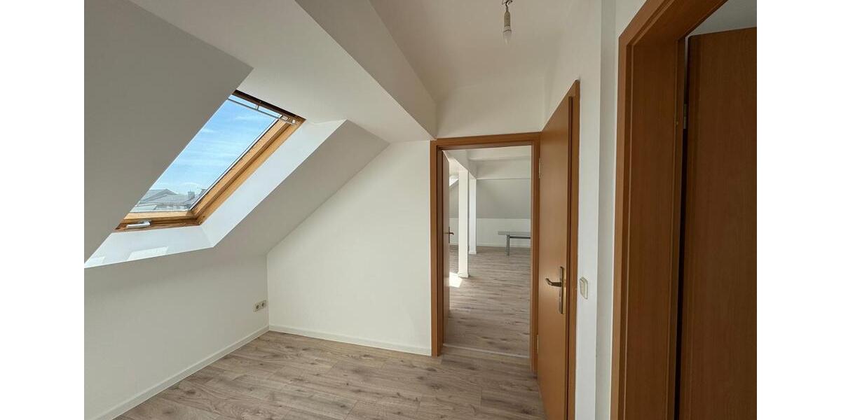 Dachgeschoßwohnung Zwickau - 2 Zimmer, 51 m&sup2;, 282&euro; | Angebot:26354993