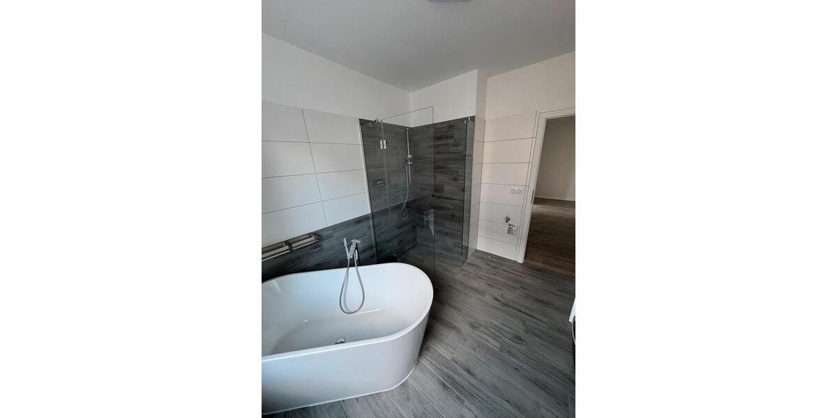 Hochparterre Langenbernsdorf - 2 Zimmer, 63 m&sup2;, 780&euro; | Angebot:24479008