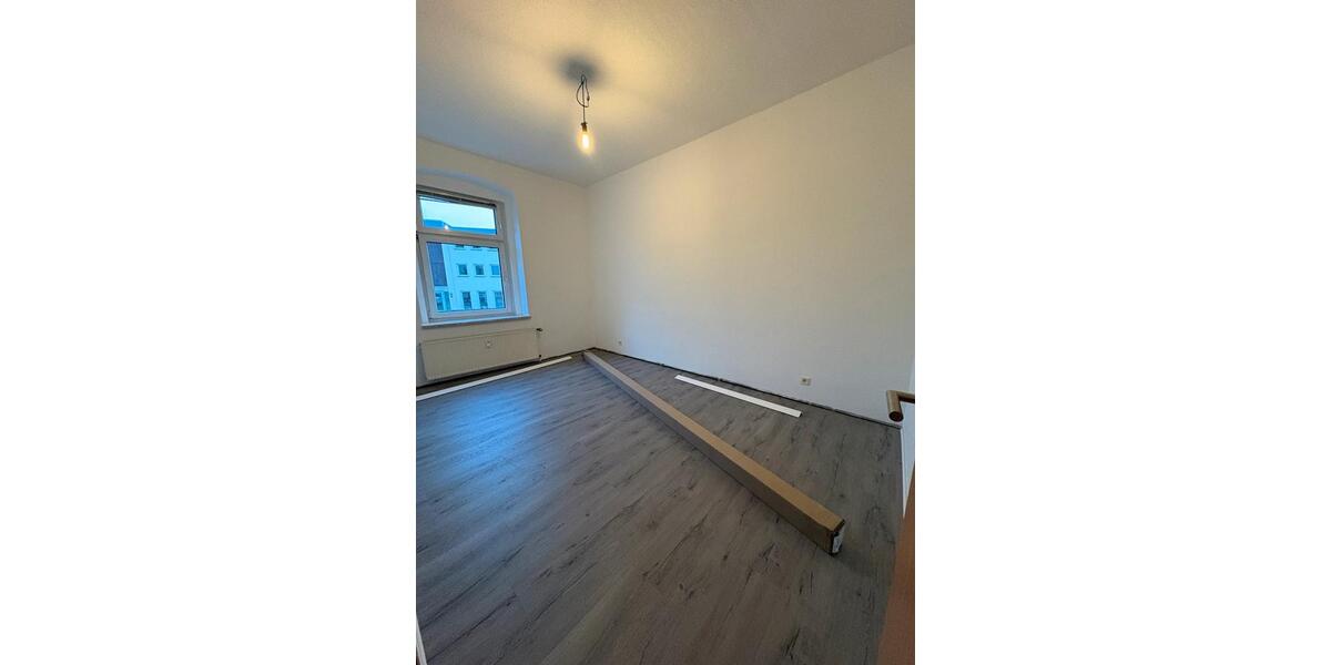 Erdgeschoßwohnung Crimmitschau - 3 Zimmer, 67 m&sup2;, 520&euro; | Angebot:25891877