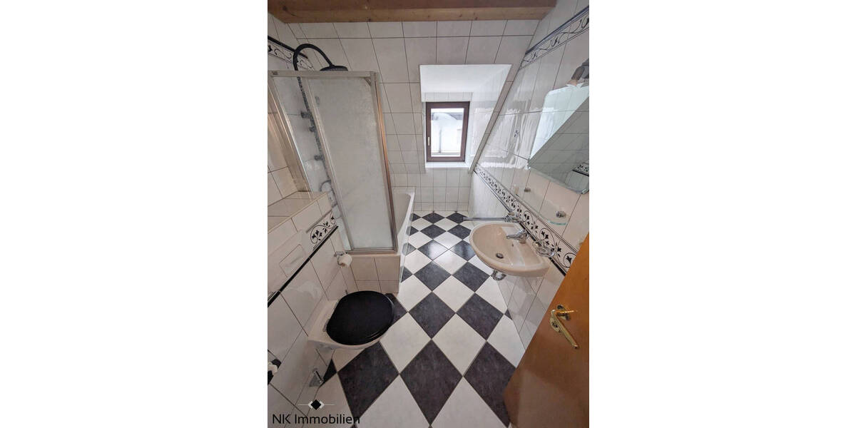 Etagenwohnung Zwickau Innenstadt - 3 Zimmer, 88 m&sup2;, 560&euro; | Angebot:26805946