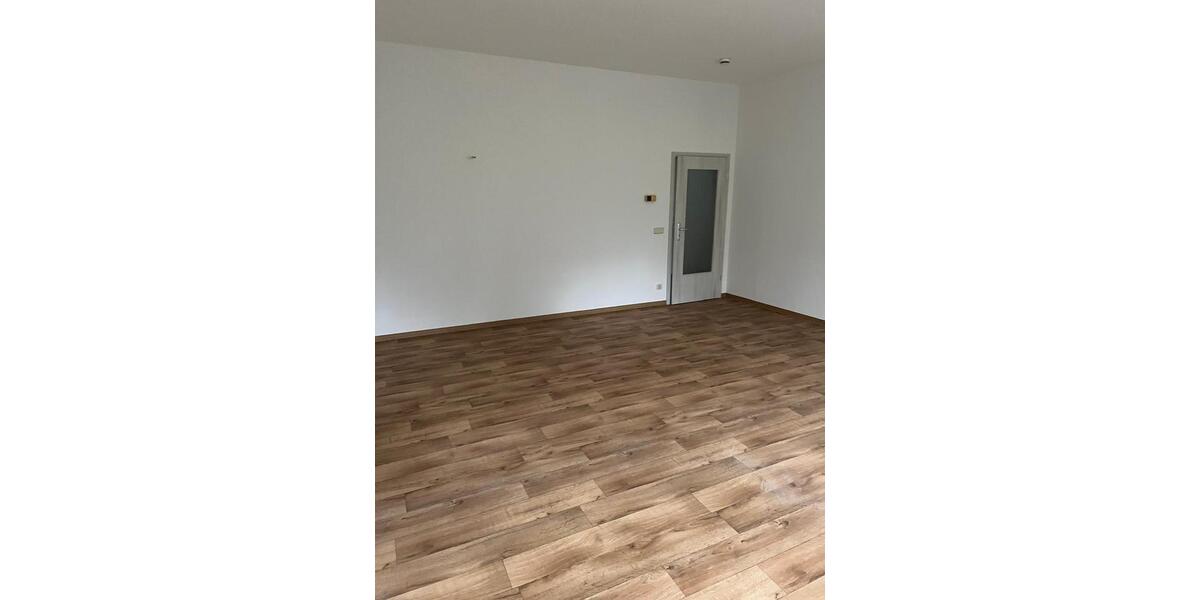 Hochparterre Schmölln - 3 Zimmer, 90 m&sup2;, 585&euro; | Angebot:20674096