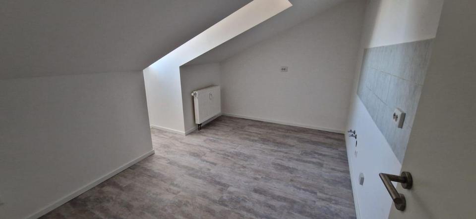 Etagenwohnung Glauchau - 4 Zimmer, 85 m&sup2;, 420&euro; | Angebot:26676975