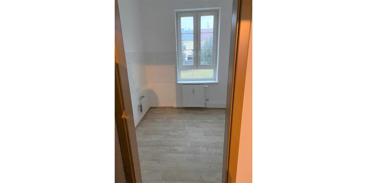 Etagenwohnung Glauchau - 4 Zimmer, 82 m&sup2;, 470&euro; | Angebot:24312491