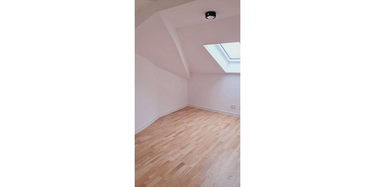 Dachgeschoßwohnung Zwickau - 3 Zimmer, 115 m&sup2;, 954&euro; | Angebot:25808070