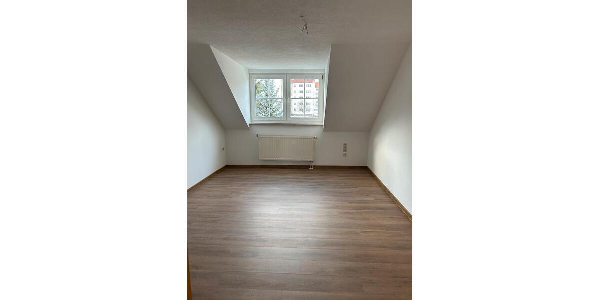 Dachgeschoßwohnung Treuen - 2 Zimmer, 42 m&sup2;, 411&euro; | Angebot:25189877