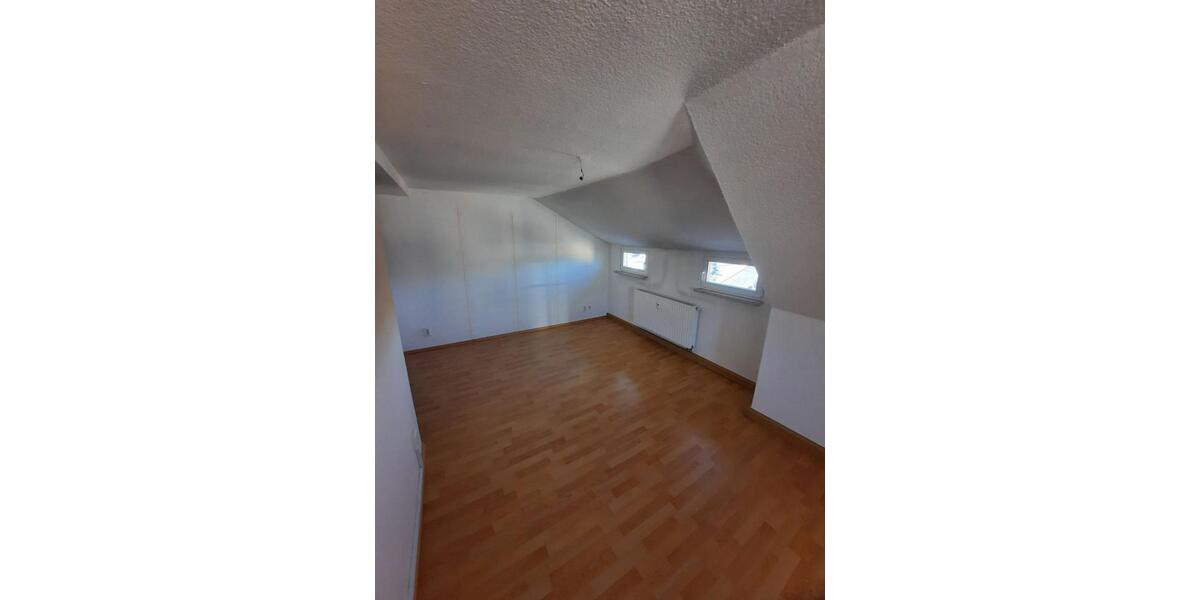 Dachgeschoßwohnung Zwönitz - 3 Zimmer, 62 m&sup2;, 450&euro; | Angebot:24727228