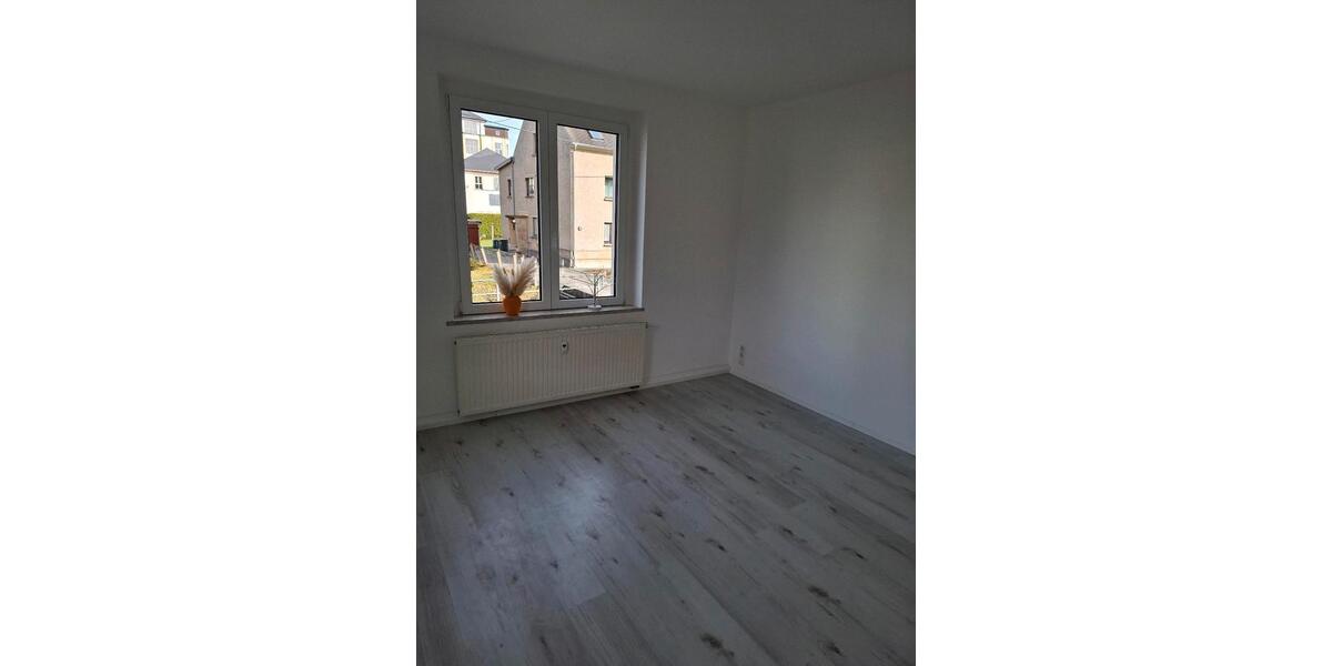 Erdgeschoßwohnung Gornsdorf - 2 Zimmer, 50 m&sup2;, 300&euro; | Angebot:25933585
