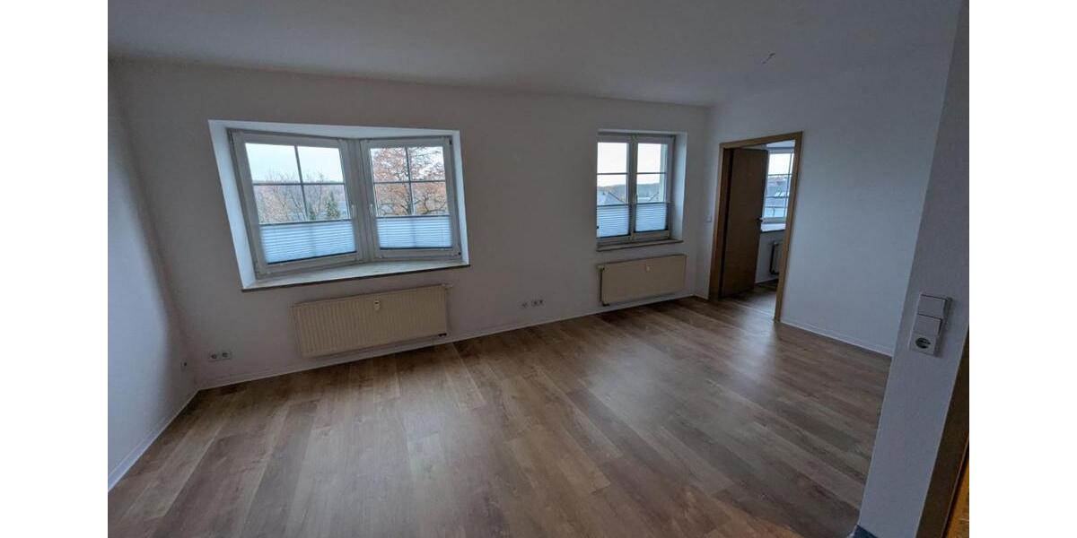 Dachgeschoßwohnung Limbach-Oberfrohna Oberfrohna - 2 Zimmer, 45 m&sup2;, 270&euro; | Angebot:24754819