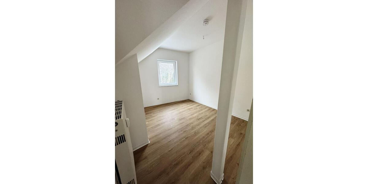 Dachgeschoßwohnung Hohenstein-Ernstthal Ernstthal - 3 Zimmer, 58 m&sup2;, 346&euro; | Angebot:24980587