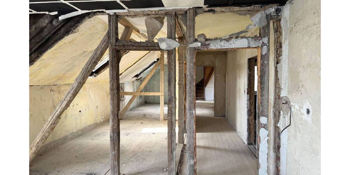Mehrfamilienhaus, Wohnhaus Treuen - 8 Zimmer, 142 m&sup2;, 70.000&euro; | Angebot:26379539