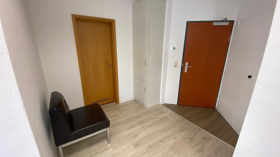 Etagenwohnung Zwickau - 2 Zimmer, 81 m&sup2;, 400&euro; | Angebot:23316528