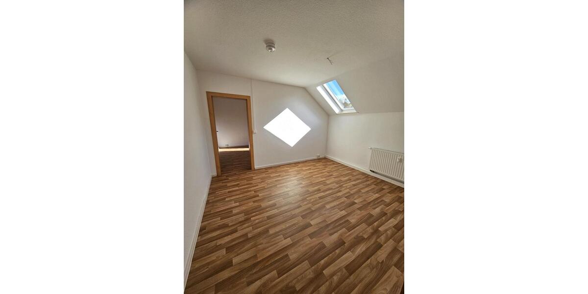 Dachgeschoßwohnung Gornsdorf - 4 Zimmer, 81 m&sup2;, 469&euro; | Angebot:23145726