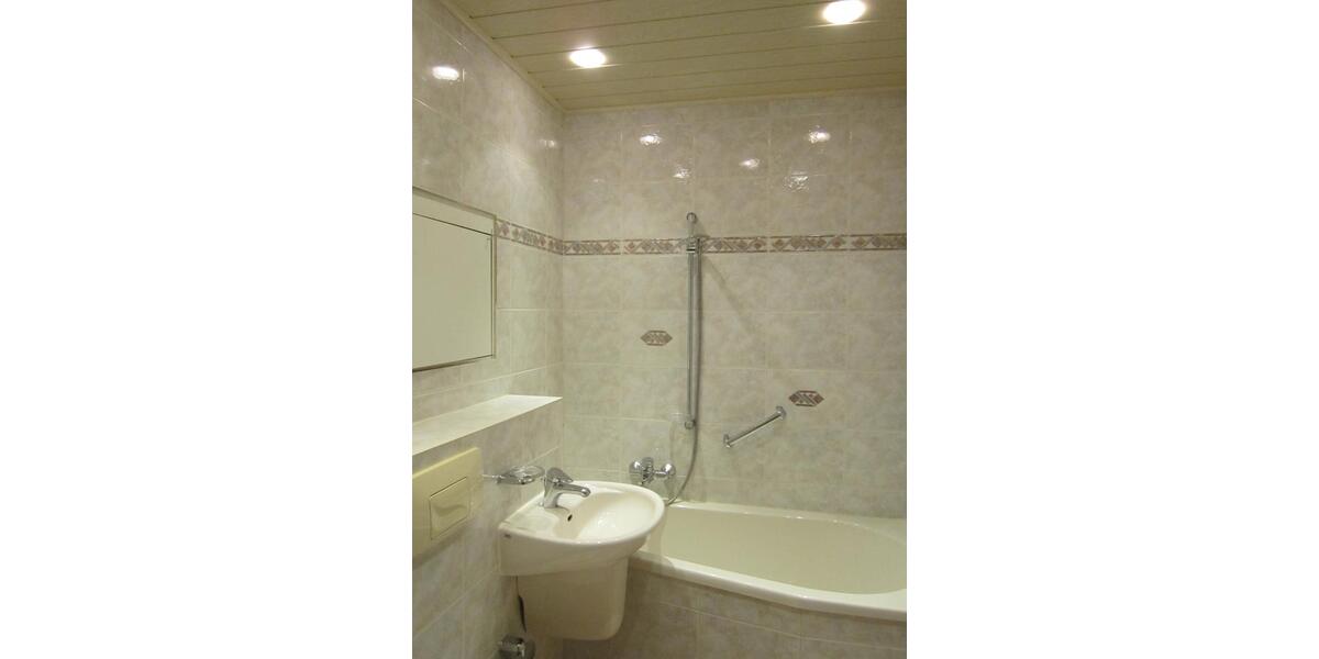 Etagenwohnung Crimmitschau - 3 Zimmer, 69 m&sup2;, 541&euro; | Angebot:23062750