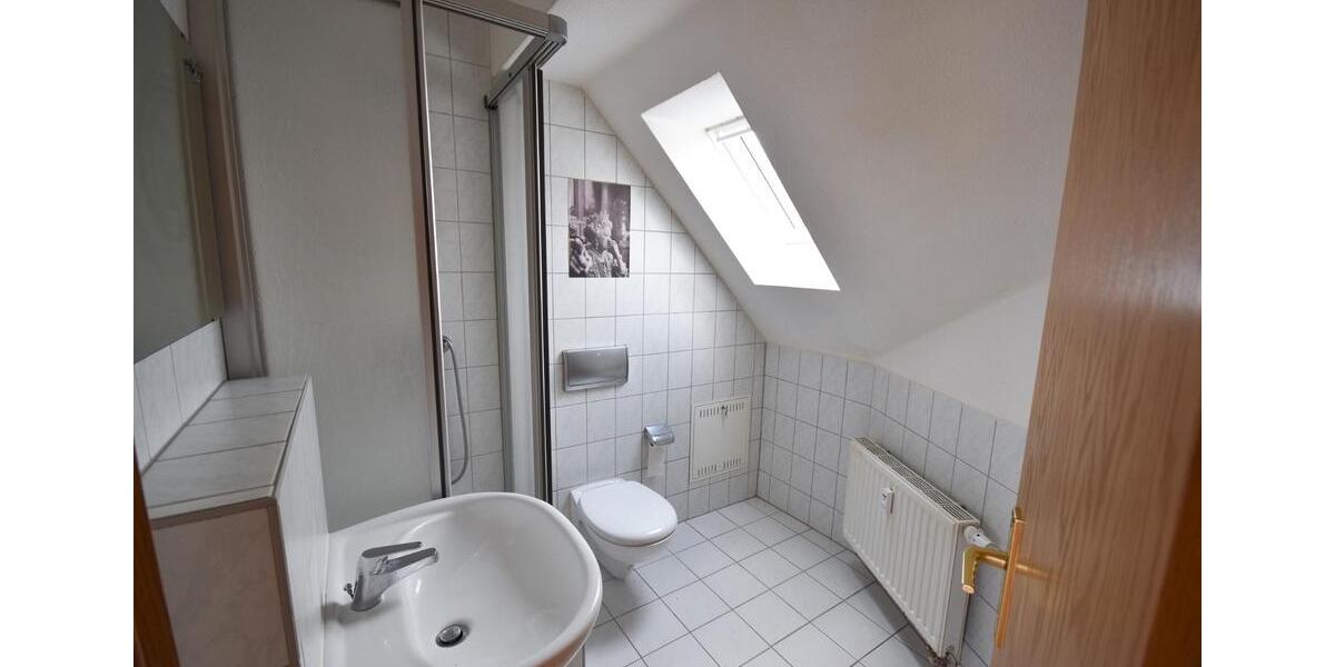 Dachgeschoßwohnung Zwickau Neuplanitz - 2 Zimmer, 70 m&sup2;, 395&euro; | Angebot:25223106