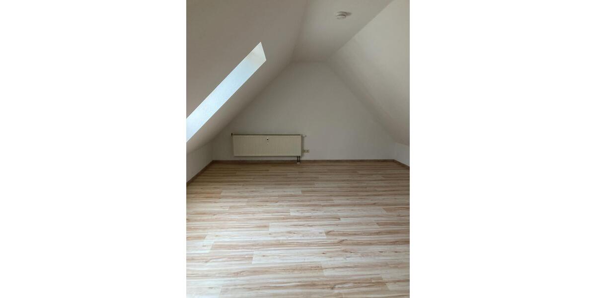 Etagenwohnung Reichenbach im Vogtland - 2.5 Zimmer, 69 m&sup2;, 380&euro; | Angebot:24610460