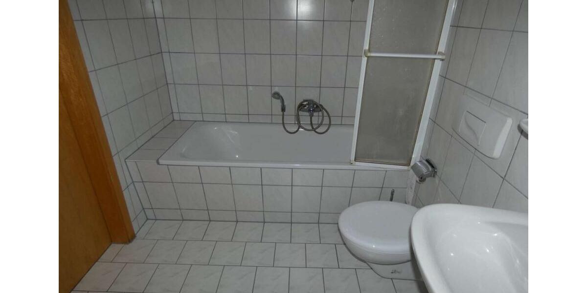 Dachgeschoßwohnung Zwickau - 3 Zimmer, 85 m&sup2;, 430&euro; | Angebot:19088361