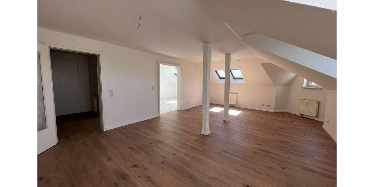 Dachgeschoßwohnung Zwickau - 3 Zimmer, 100 m&sup2;, 500&euro; | Angebot:20146802