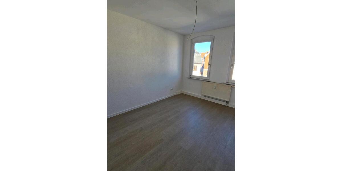 Dachgeschoßwohnung Zwickau Neuplanitz - 4 Zimmer, 70 m&sup2;, 700&euro; | Angebot:23910858
