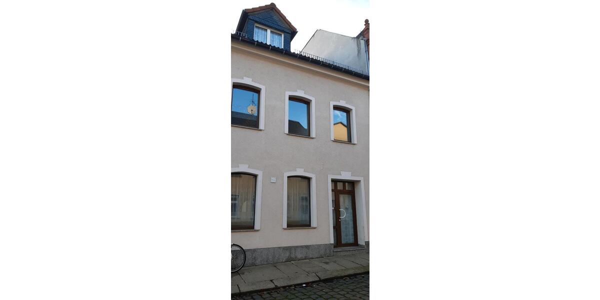 Reihenhaus Crimmitschau - 8 Zimmer, 130 m&sup2;, 89.000&euro; | Angebot:25339508