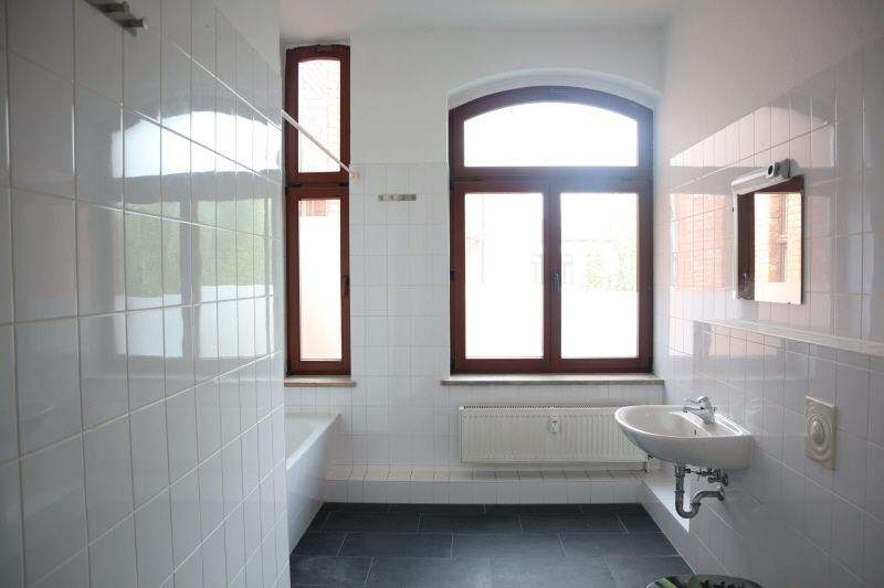 Etagenwohnung Zwickau Innenstadt - 2 Zimmer, 81 m&sup2;, 400&euro; | Angebot:25776566