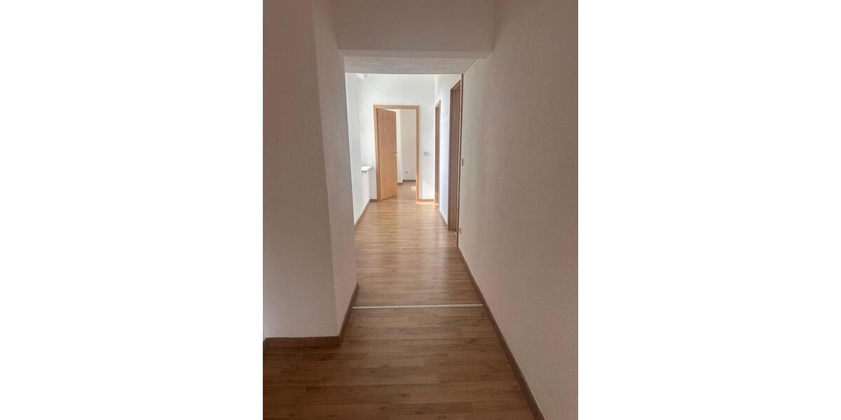 Etagenwohnung Glauchau - 3 Zimmer, 68 m&sup2;, 390&euro; | Angebot:26676976