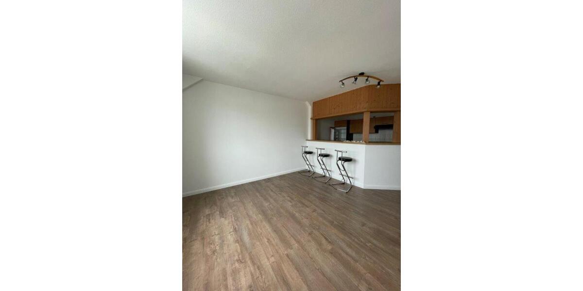 Dachgeschoßwohnung Crimmitschau - 2 Zimmer, 47 m&sup2;, 250&euro; | Angebot:25713808