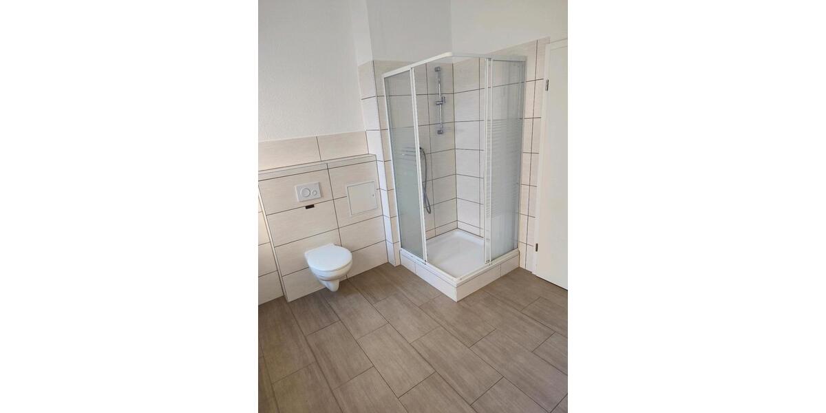 Etagenwohnung Glauchau - 2 Zimmer, 72 m&sup2;, 395&euro; | Angebot:25100565