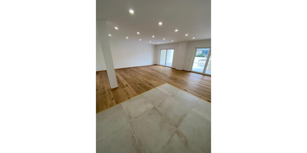 Etagenwohnung Limbach-Oberfrohna Oberfrohna - 3.5 Zimmer, 129 m&sup2;, 990&euro; | Angebot:25833887