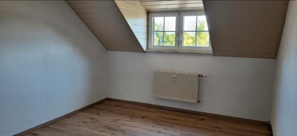 Dachgeschoßwohnung Oelsnitz (Erzgebirge) - 2 Zimmer, 350&euro; | Angebot:22129307