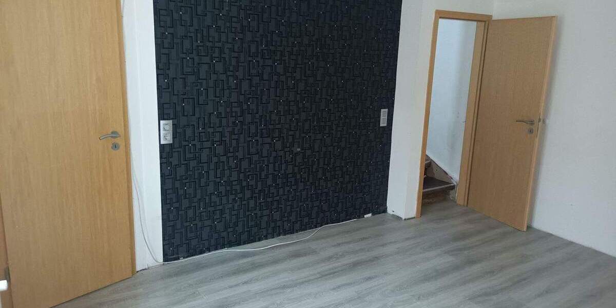 Reihenmittelhaus Meerane - 3 Zimmer, 82 m&sup2;, 399&euro; | Angebot:25745327